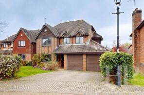 15, Hatchlands, Horsham RH12 5JX