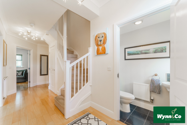 5 bed Detached for sale Image 4