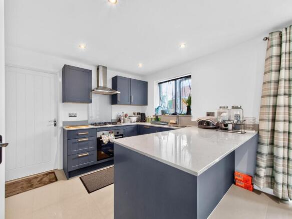 4 bed Detached for sale Image 5