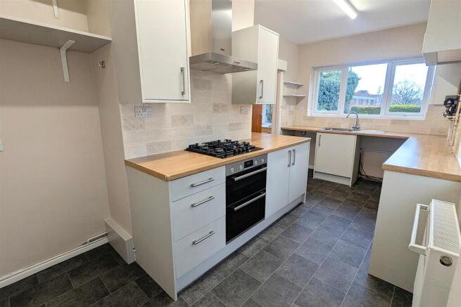 232 London Road - kitchen NEW 4(brochure).jpg