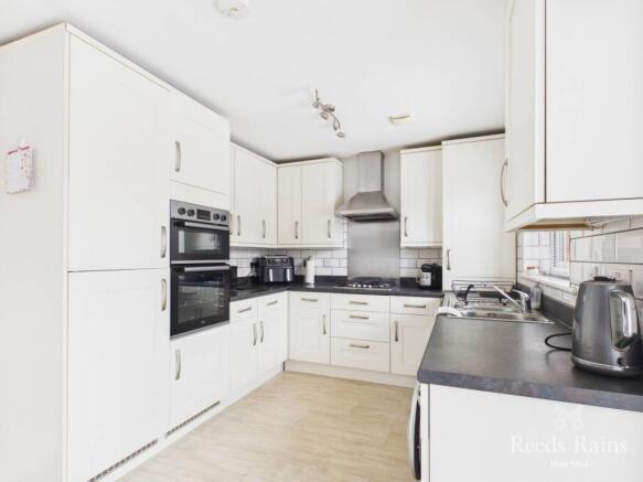 3 bed Semi-Detached for sale Image 4