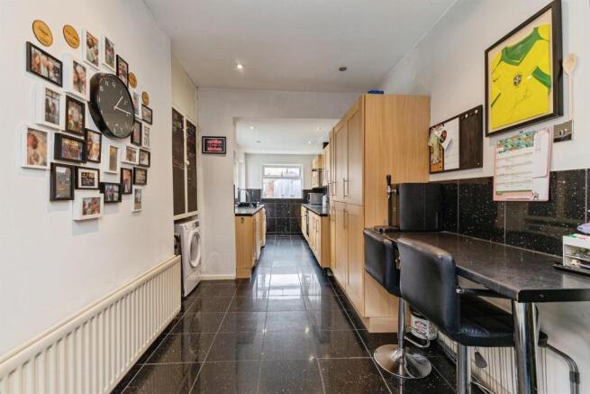 3 bed Terraced for sale Image 5