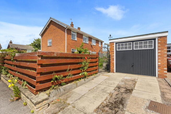 3 bed Semi-Detached for sale Image 8