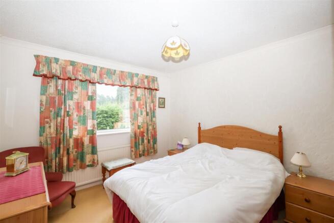 4 bed Detached Bungalow for sale Image 6