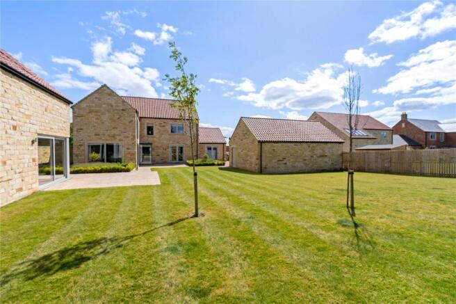 5 bed Detached for sale Image 8