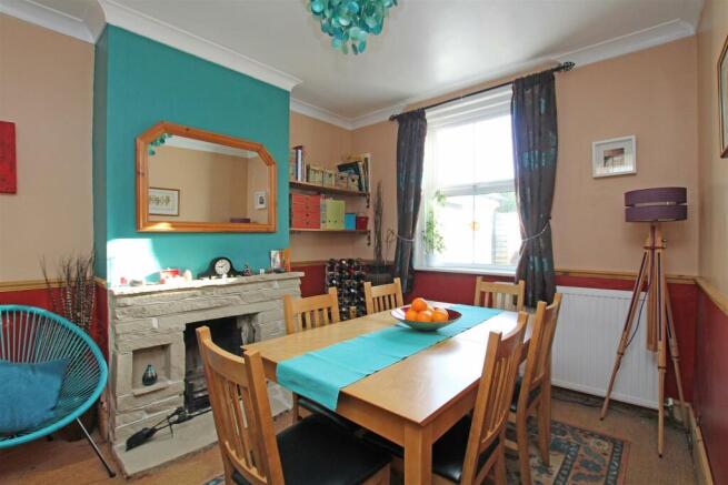 8NR - Dining area 1.jpg
