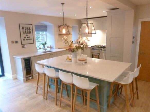 DINING KITCHEN IMAGE TWO