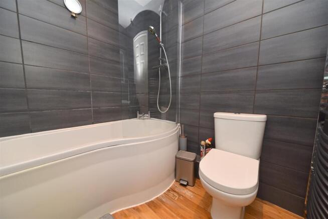 ensuite1.JPG