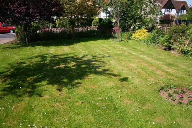 front gdn.JPG