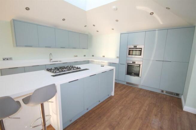 Kitchen 2.JPG