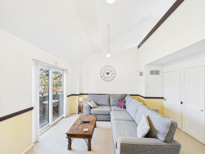Maiden Place, Lower Earley, RG6