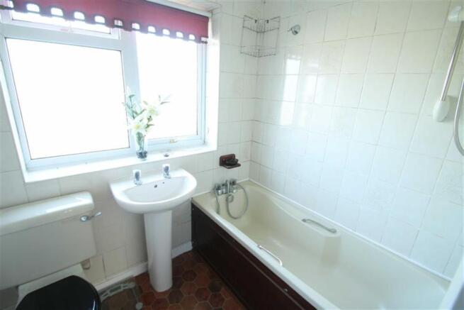 FAMILY BATHROOM