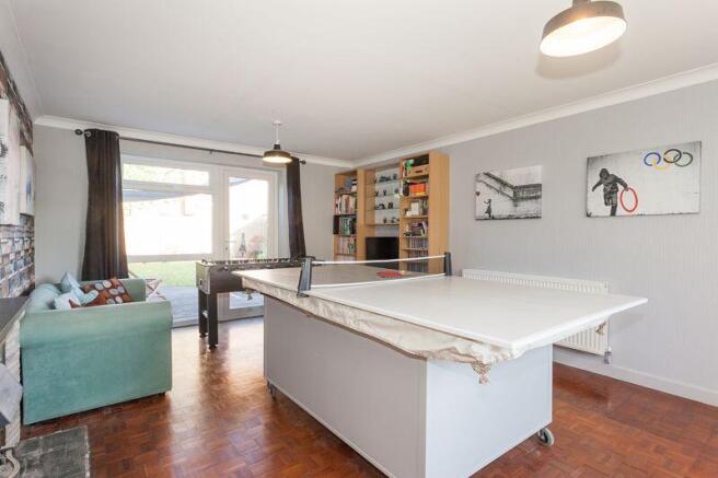 GAMES ROOM/LOUNGE