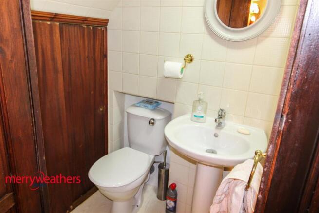 4 bed Detached for sale Image 8