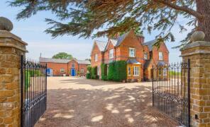 White Gates, Main Road, Northampton NN7 3NA