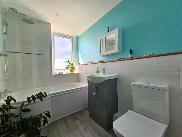 bathroom 2.jpg