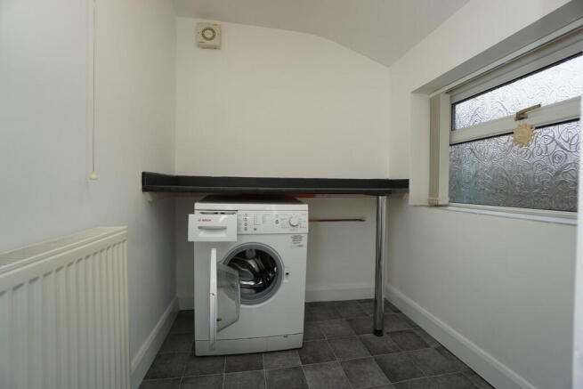 2 bed Terraced to rent Image 6