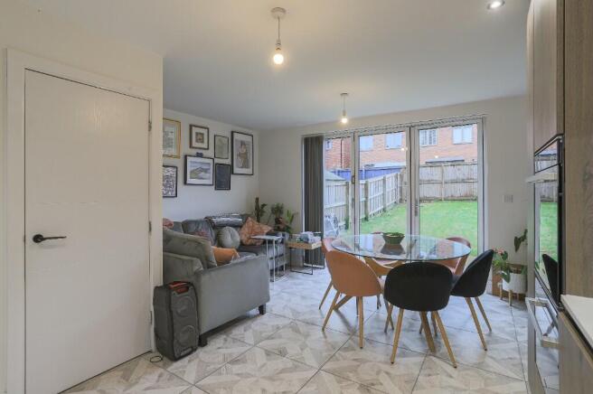 3 bed Semi-Detached for sale Image 9