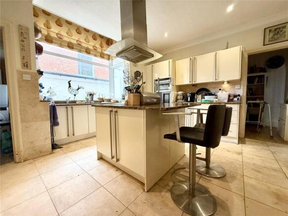 3 bed Apartment for sale Image 8