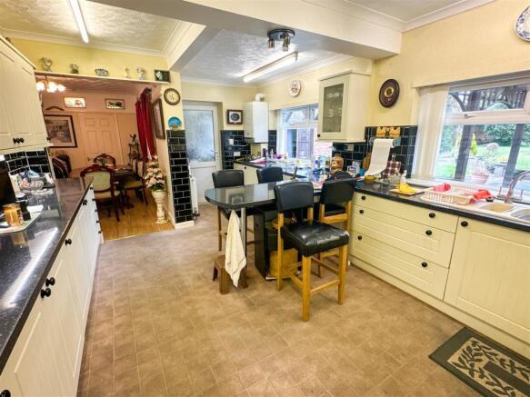 ALTERNATE VIEW OF KITCHEN/BREAKFAST ROOM