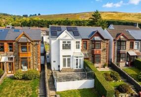 91, Brithweunydd Road, Trealaw, Tonypandy CF40 2UF