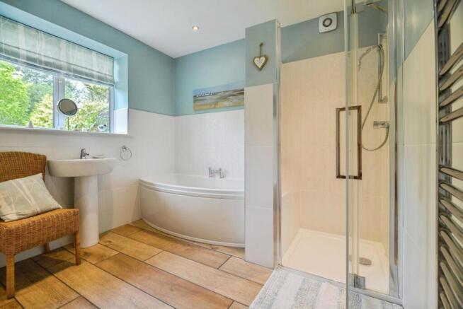 4 bed Detached for sale Image 12