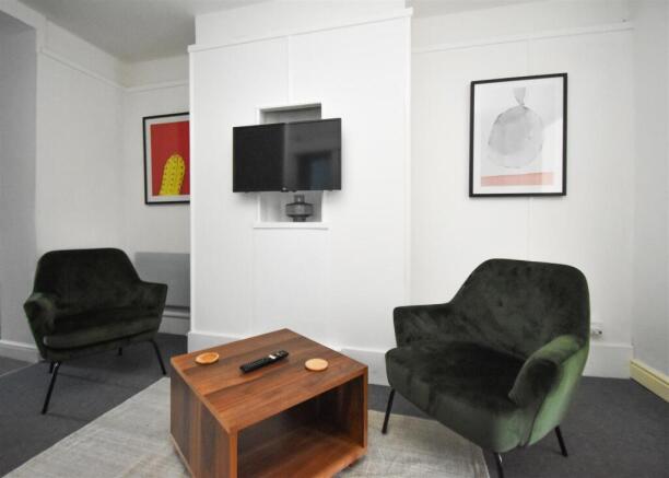 Flat 2, 226 Penn Road - Living Area.jpg