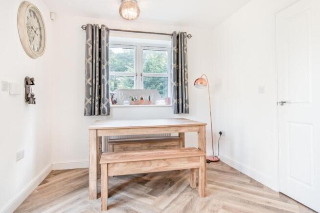 4 bed Semi-Detached for sale Image 6