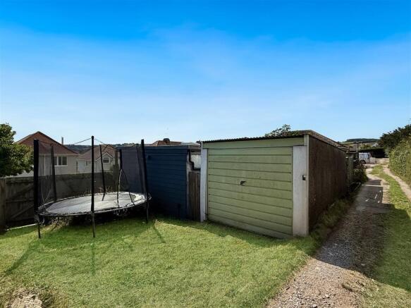 Garage & Parking.JPG