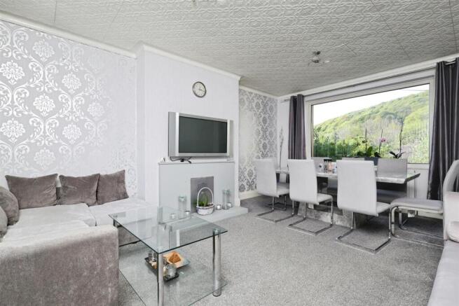 5 bed House for sale Image 5