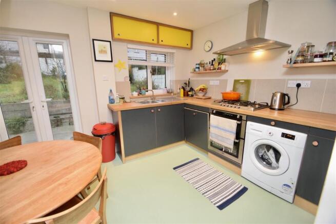KITCHEN/DINING ROOM