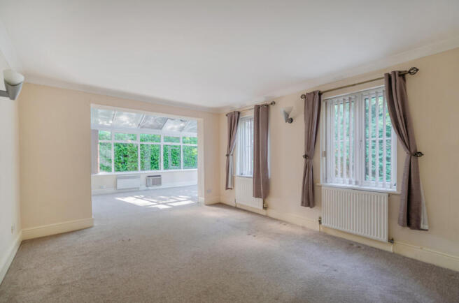 5 bed Detached for sale Image 7