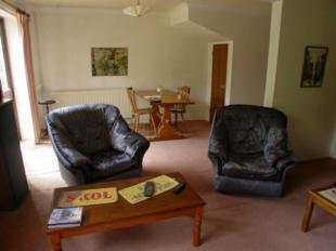 LOUNGE/DINING