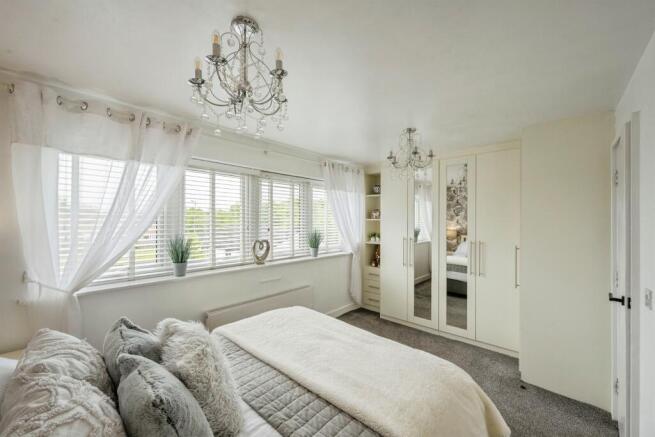 5 bed Town House for sale Image 11