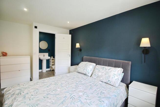 3 bed Semi-Detached for sale Image 10