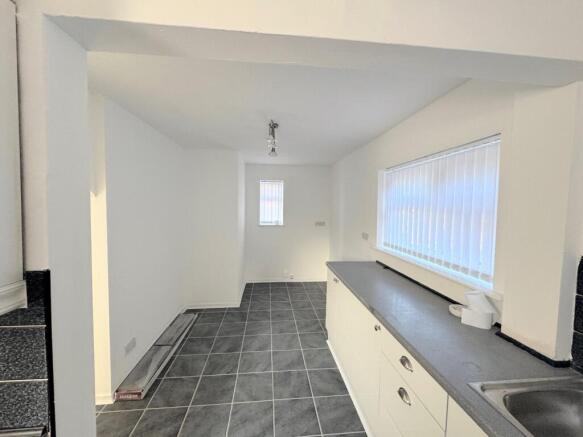 3 bed House for sale Image 4