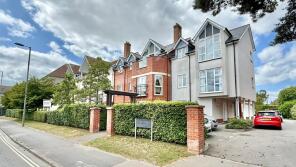 1, 1 Farringford Court, Avenue Road, Lymington SO41 9PA