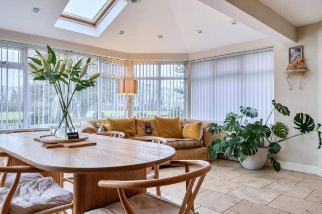 5 bed Detached for sale Image 6