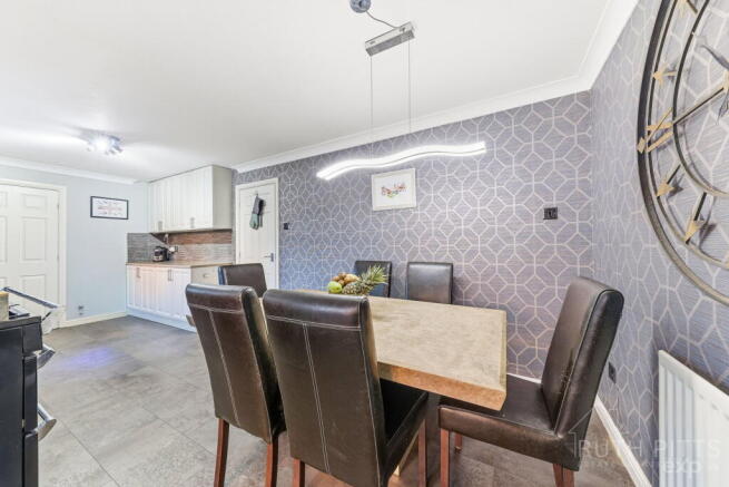 4 bed Detached for sale Image 5