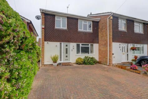 Harries Way, Holmer Green, High Wycombe, Buckinghamshire, HP15