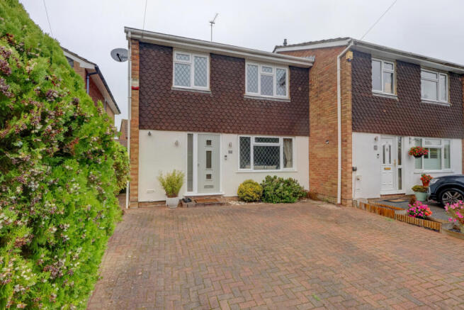 3-bed terraced on Harries Way, Holmer Green, High Wycombe, Buckinghamshire, HP15, £475,000