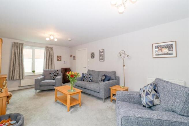 4 bed Detached for sale Image 7