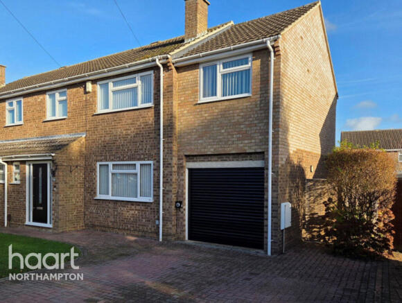 Cedar Close, Wellingborough photo 2