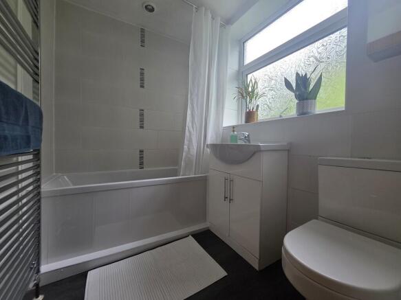4 bed Detached for sale Image 12