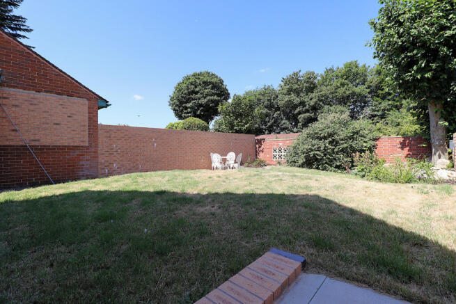 6 bed Detached for sale Image 11