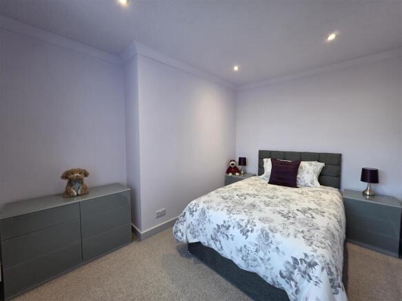 6 bed Semi-Detached for sale Image 12