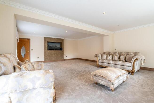 4 bed Detached for sale Image 9