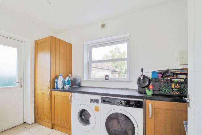 6 bed Detached for sale Image 8