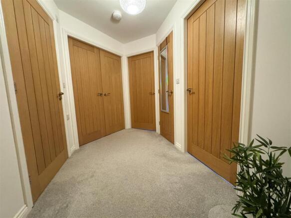 2 bed Apartment for sale Image 6