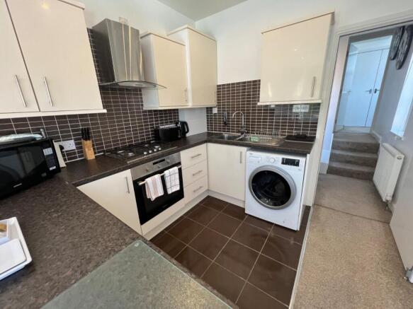 Fully Fitted Kitchen